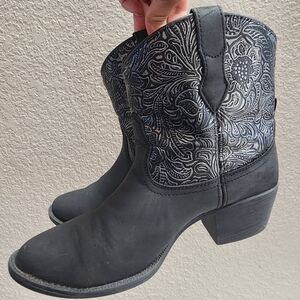 Dingo Valerie Paisley Embossed Round‎ Toe Black Western Ankle Boots, Sz 6.5
